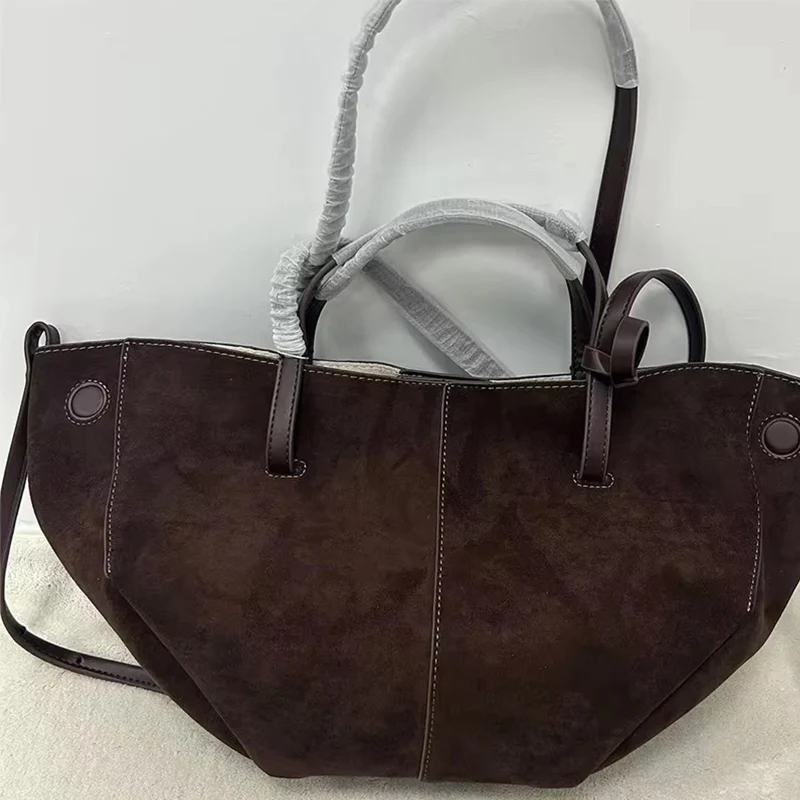 Sac de luxe en daim à une épaule sous les bras pour l'automne/hiver 2025, sac à main de shopping mat, sac fourre-tout