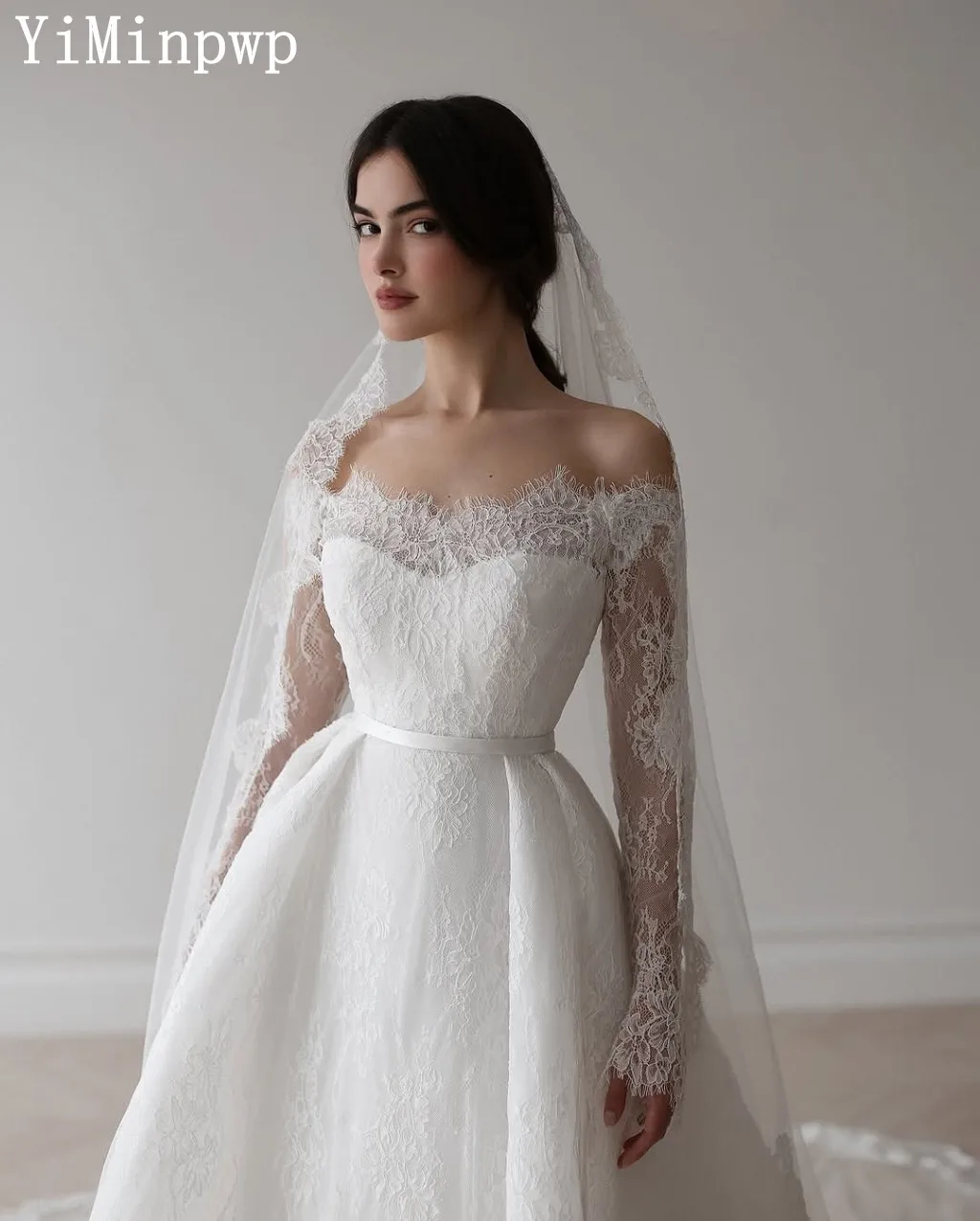 Kanten trouwjurken voor de bruid Schouderafhangend Lange mouw Sweep/Brush train A-lijn Tuin Zomer Bruidsjurken فسات Vara Alla Alla Salam Aix Özel