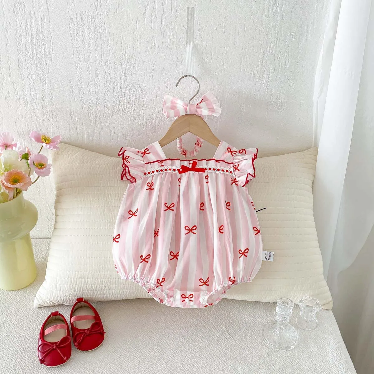 Baby Girl Summer New Flutter Sleeve Bodysuit with Bowknot Print | Sweet Pink Outfit for 100-Day Photo Shoot