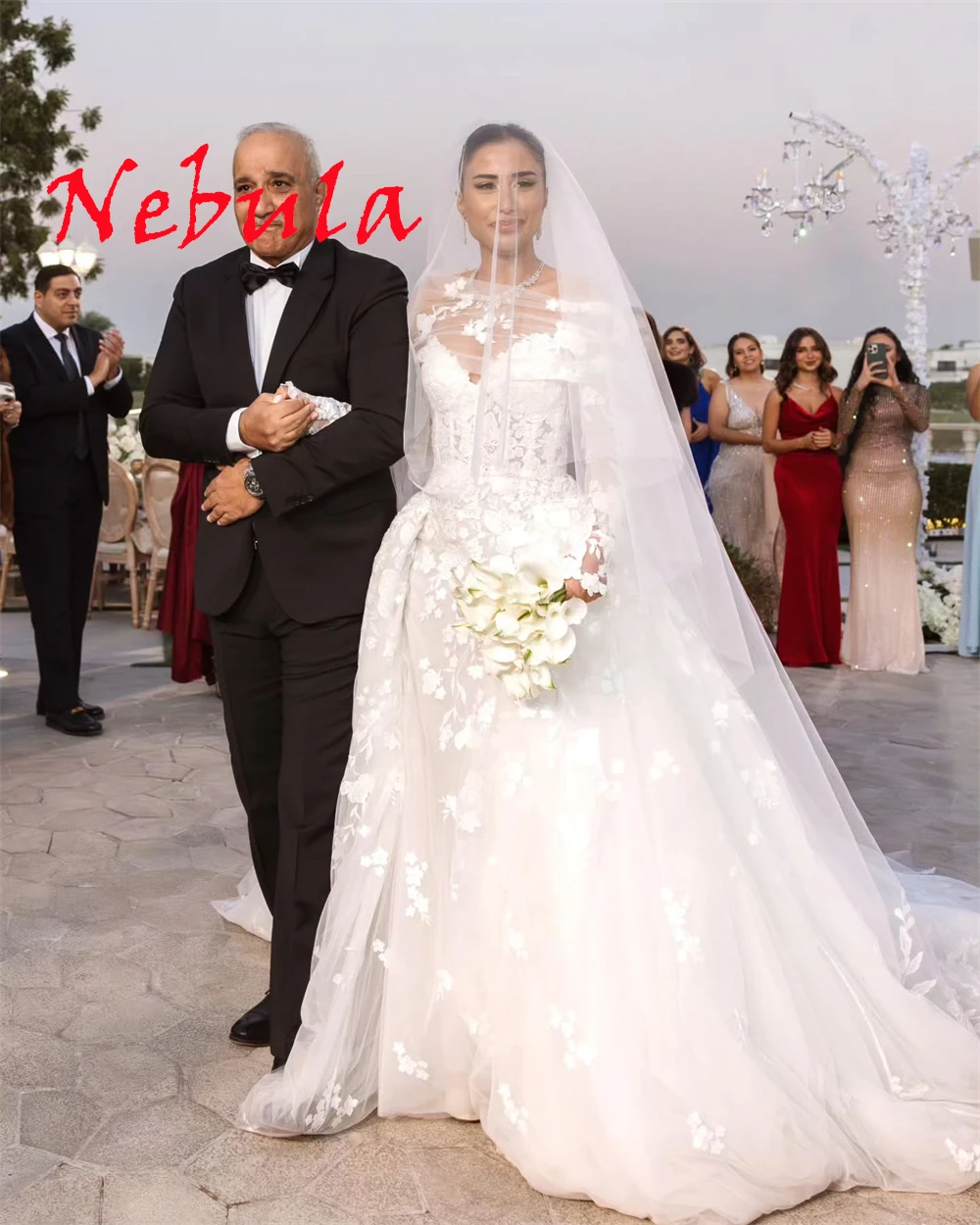 

Customized White Tulle Wedding Dress Temperament Strapless Embroidery Bridal Gowns Chapel Train Zipper Back Vestido De Novia