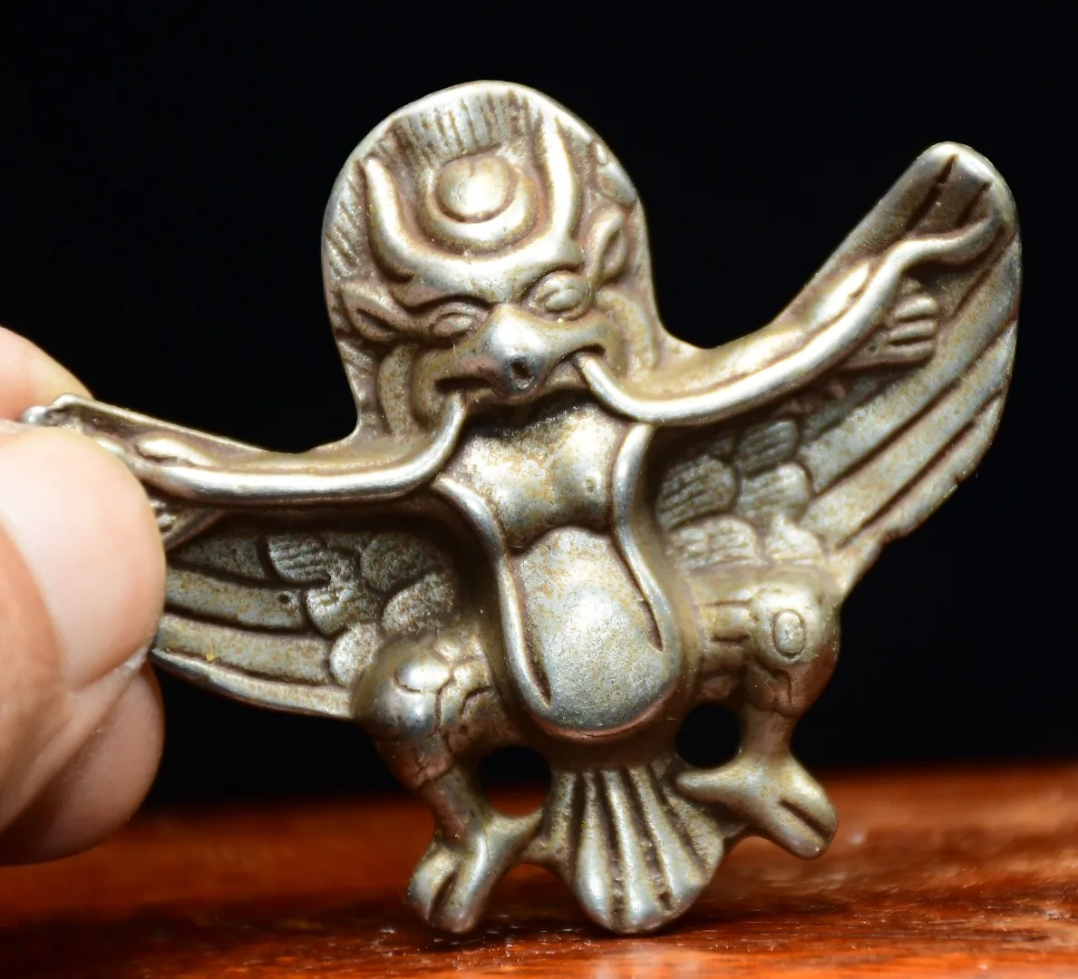 Old Iron Flower texture Garuda Buddha amulet Dapeng Golden Winged Bird Handheld components Pendant Amulet Dharam Wenfang screen