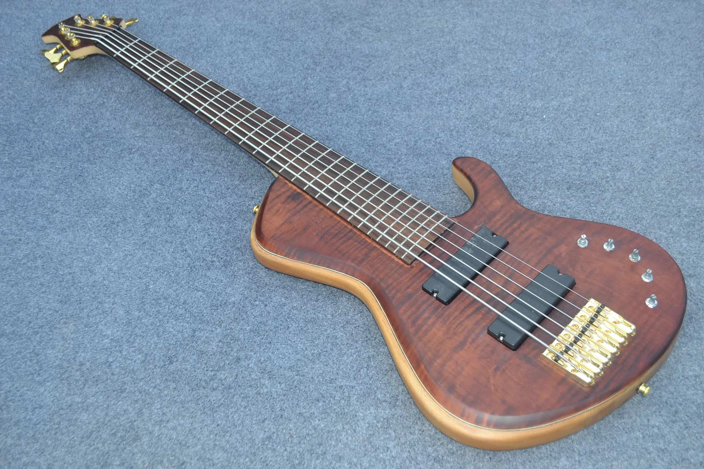 

High-grade tiger maple veneer, ash wood body, gold hardware, high-end custom 6-string electric bass, free shipping