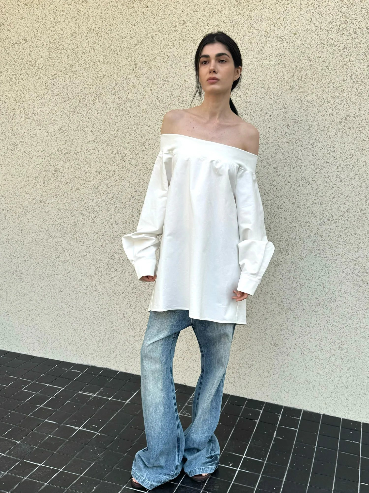 

Свободная женская рубашка с длинным рукавом, повседневный дизайн с открытыми плечами, удобная хлопковая рубашка средней длины, однотонная, на пуговицах, для повседневной носки