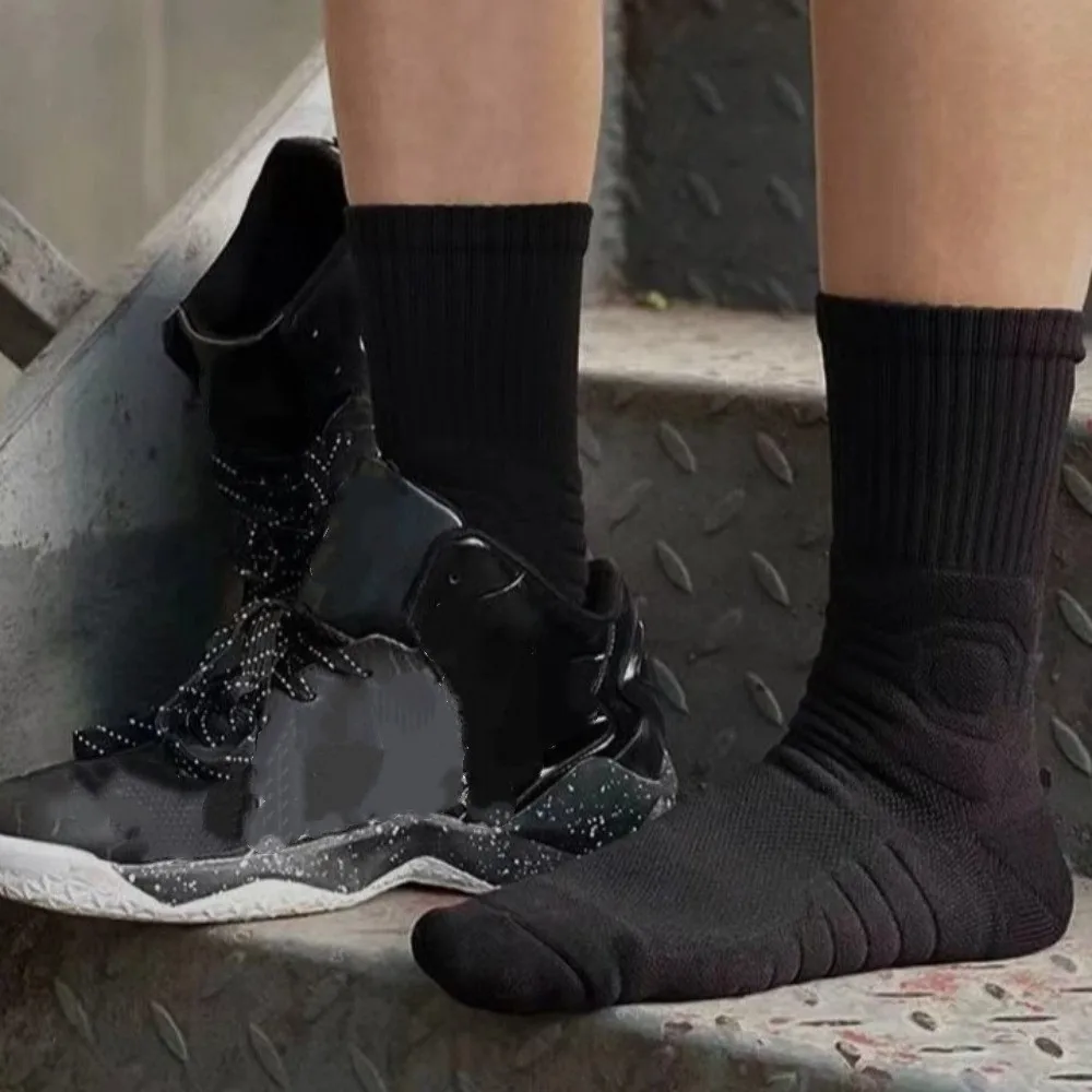 

6Pairs White and Black Basketball Crew Sock Breathable Bottom of Towel Athletic Sock Thicken Wear-resistant Compression Sock