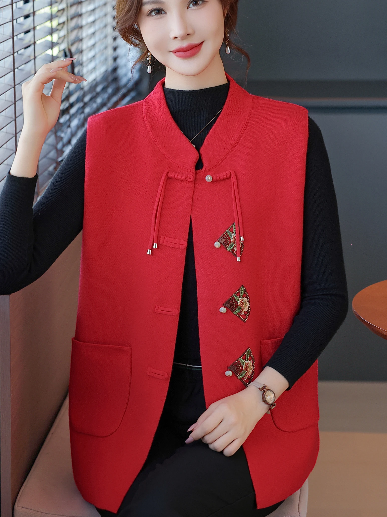 

New Chinese Sle Knitted Top Embroidered Button Mid-aged And ly Sweater Vest Breathable Casual Long Pants Mommy Clothes