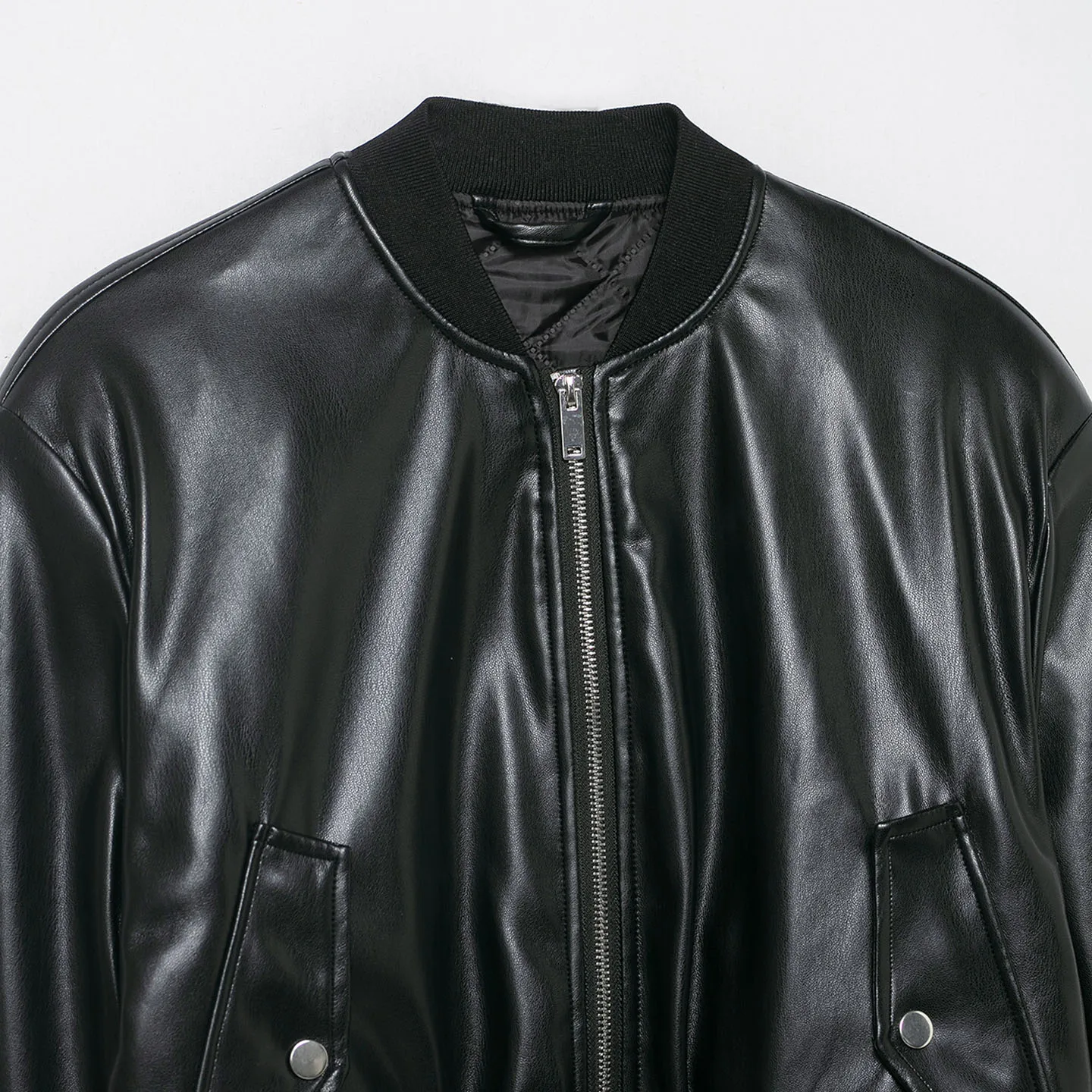 ファッショナブルなルーズフィットのバイクスタイルパイロットショートジャケット レディース 2025年秋新作 Zブランド ヨーロッパスタイル 長袖 ジッパー開閉