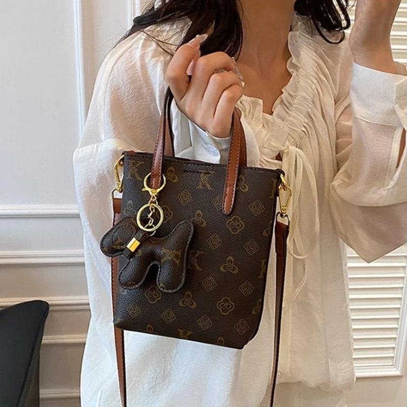 

Легкая роскошная сумка для мобильного телефона в стиле ретро, женская новая сумка-мешок 2025 года, маленькая бестселлерная сумка, высококачественная и универсальная сумка через плечо