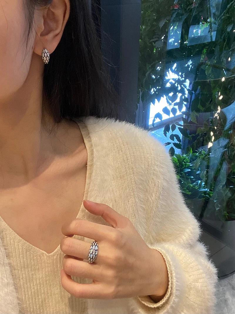 LUOWEND 100% 18K White Gold Earrings Vintage Style Real Natural Diamond Hoop Earrings&Ring for Women High Party Jewelry Set view 5