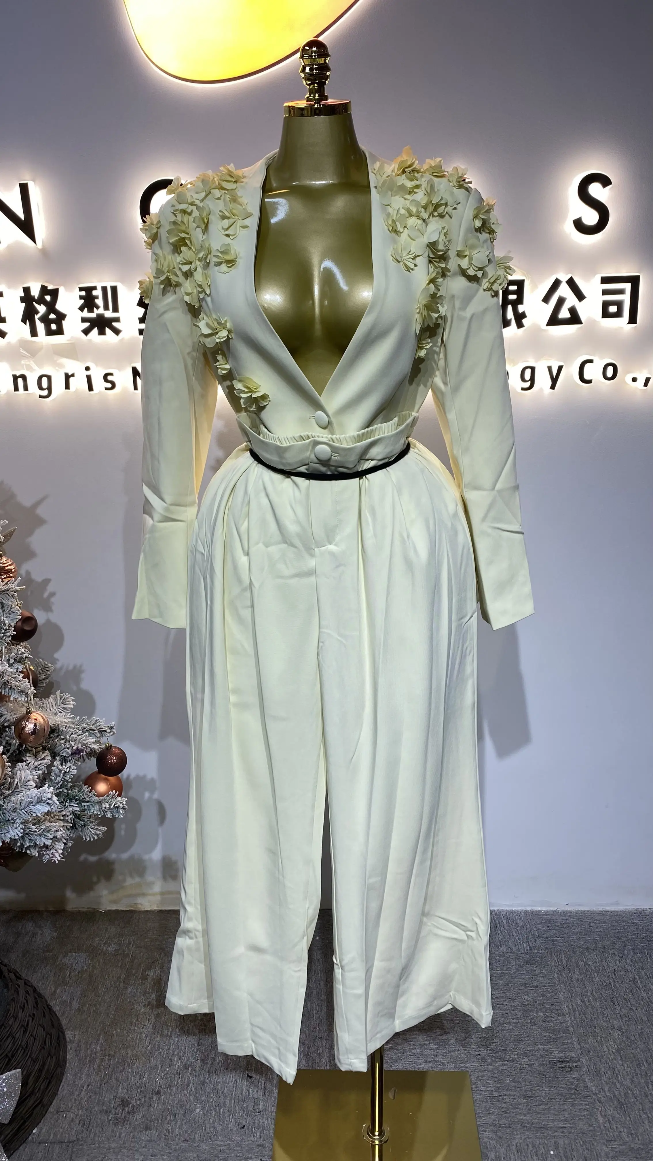 

Women's Floral Elegant V-Neck Satin Long-Sleeved Top and Wide-Leg Pants 2-Piece Set (Sehe Fashion)-GZXX295