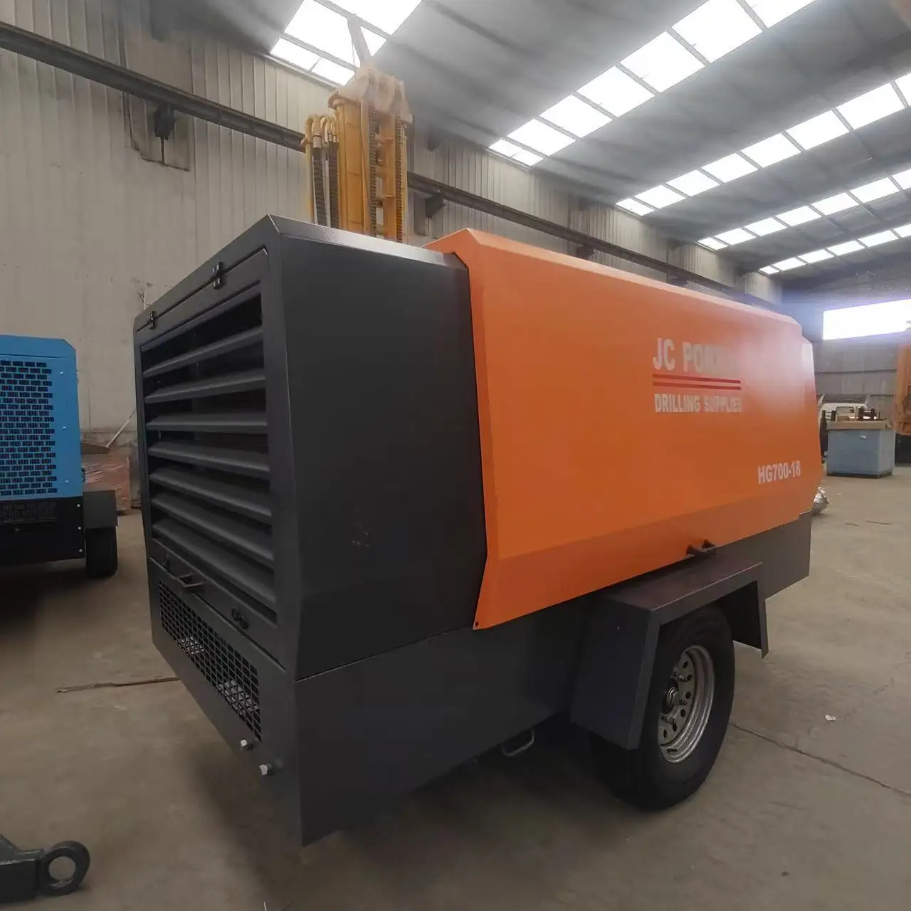 BDM 700-18 Lubricated Air-cooled Diesel Engine Portable Screw Compressor 18m/min 220V Automatic Control