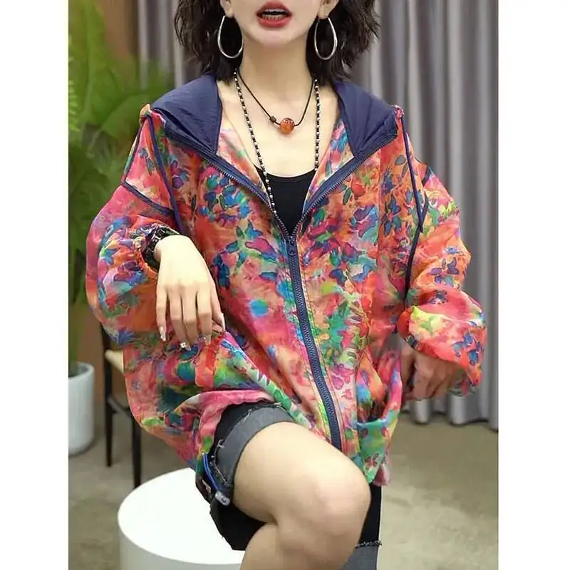 Abbigliamento di protezione solare stampato a fiori vintage Cappotto estivo da donna oversize ampio e traspirante Giacca con cappuccio con cerniera moda femminile