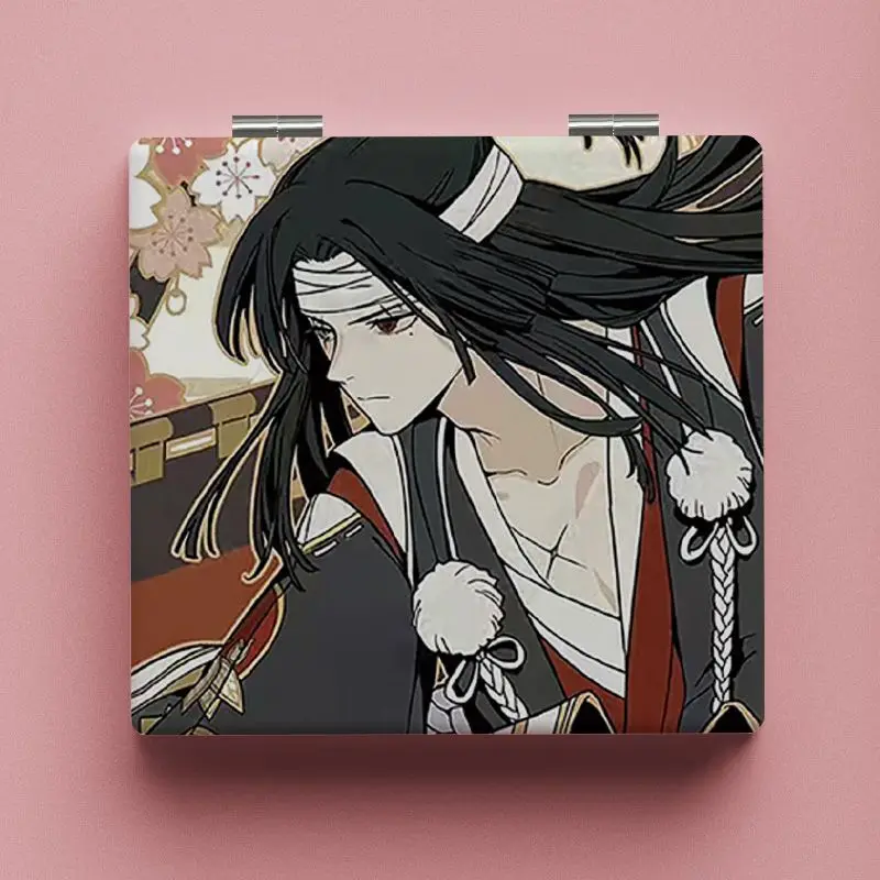 

The "Yinyangshi" portable small mirror and the folding double-sided makeup mirror are held together by them.