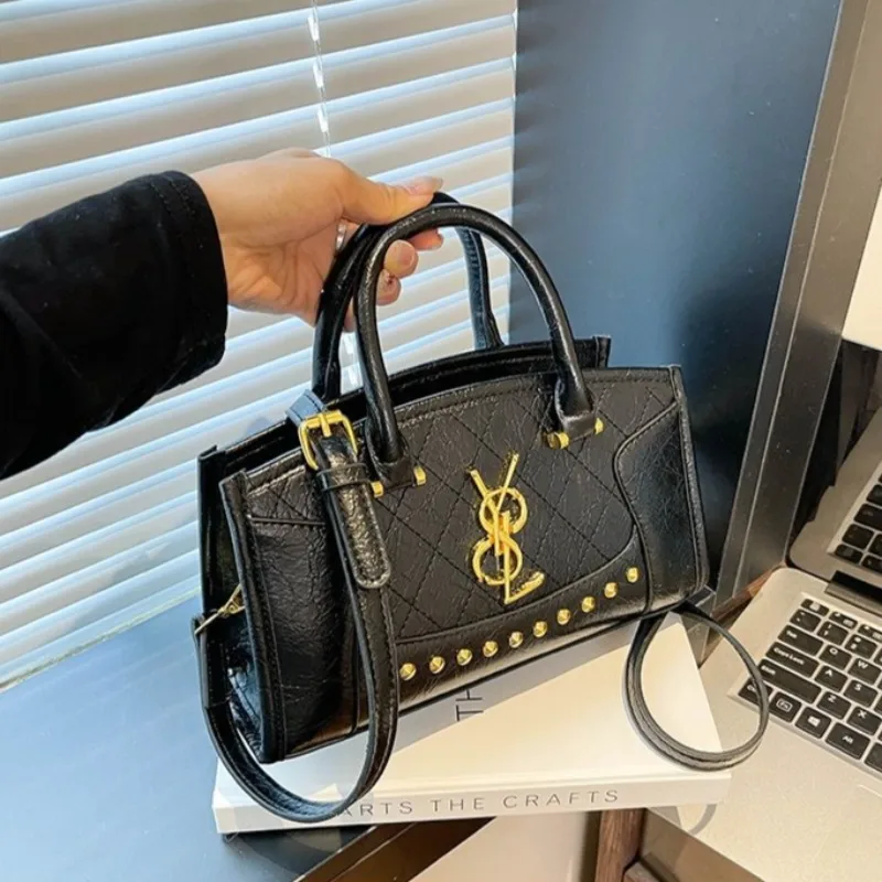 

Luxurious Shoulder Bag Underarm Crossbody Office Commuting 2025 New Model Exquisite Glamorous Elegant Stylish Practical