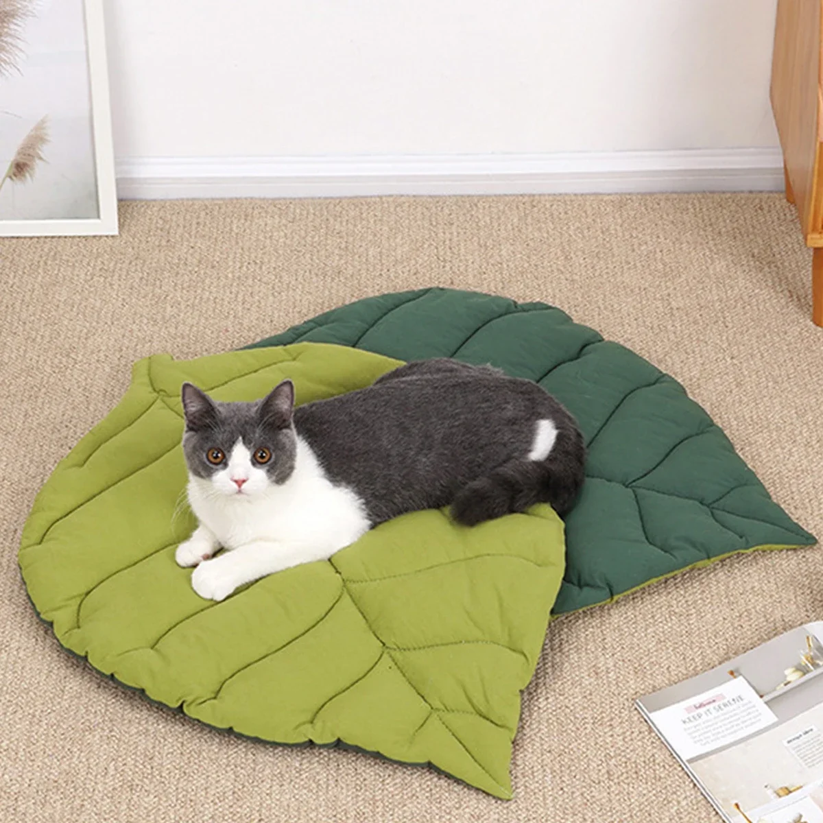 

1PC Leaf Shape Pet Dog Bed Blankets Warm Soft 3D Leaves Shape Cushion Pet Blanket for Large Medium Small Dogs Cats Bed Couch