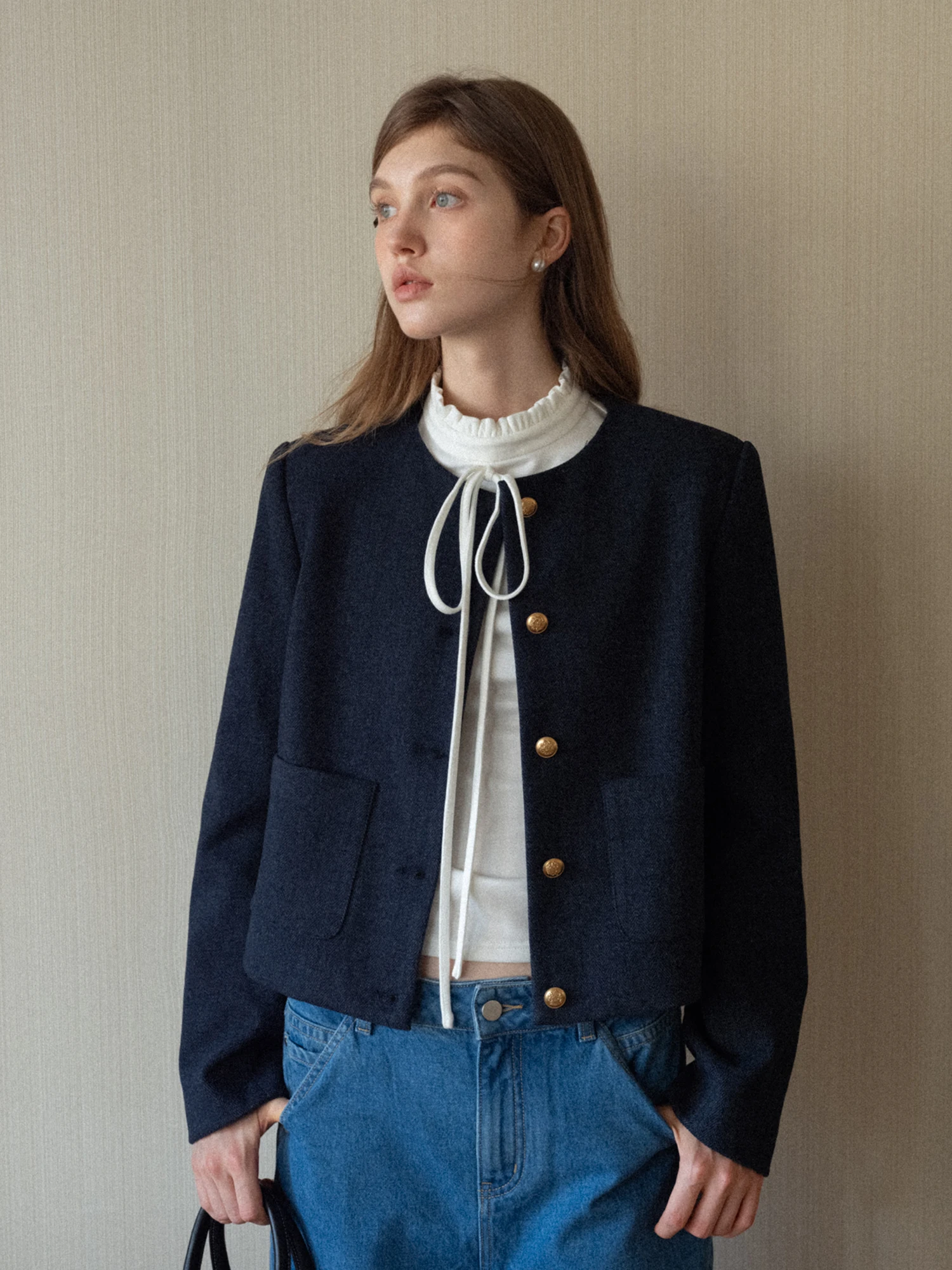 

Женское синее пальто Eggka с круглым вырезом, роскошное, с длинными рукавами, декорированное пуговицами, прямого кроя, из волокнистого материала.