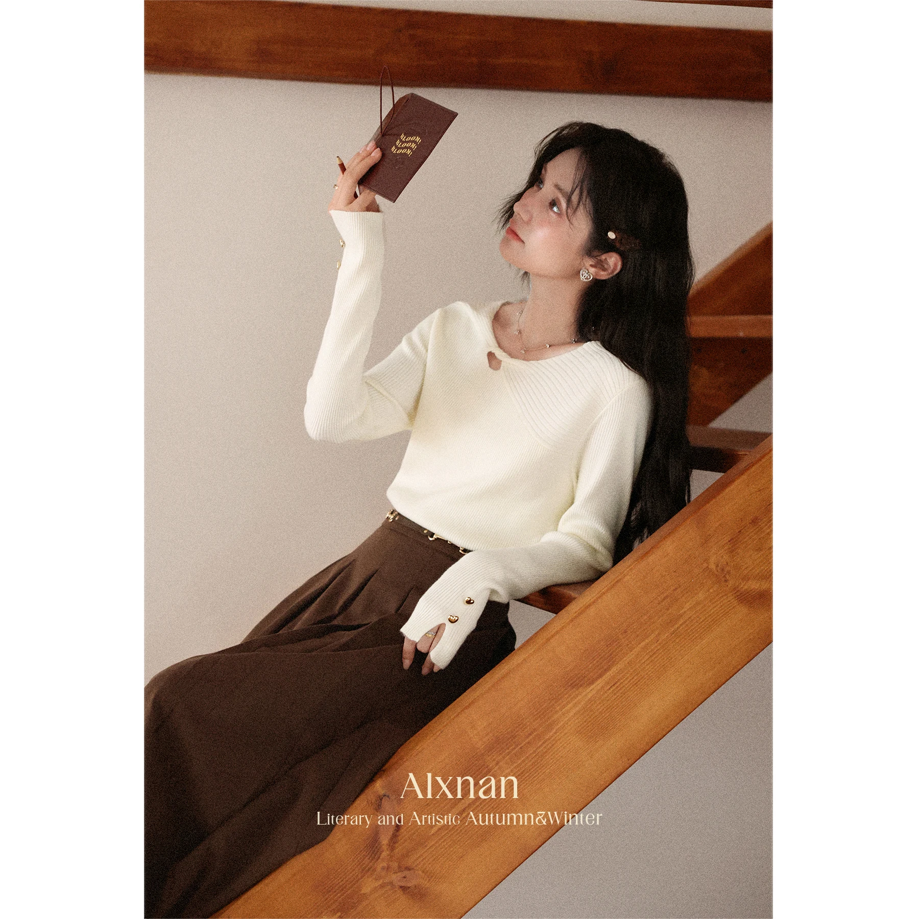 ALXNAN Plus Size White Sweater Chic Neckline Heart-shaped Metal Button Design Women Pullovers Long Sleeve Knitwear Female D12531