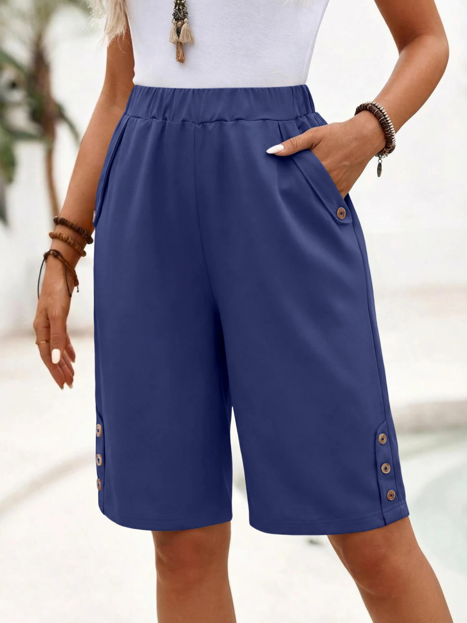 Damen Sommer-Shorts mit hoher Taille, elastischem Bund, lockerem, weitem Bein, knielang, lässige Hose mit Taschen und seitlichen Knöpfen – Detail 7