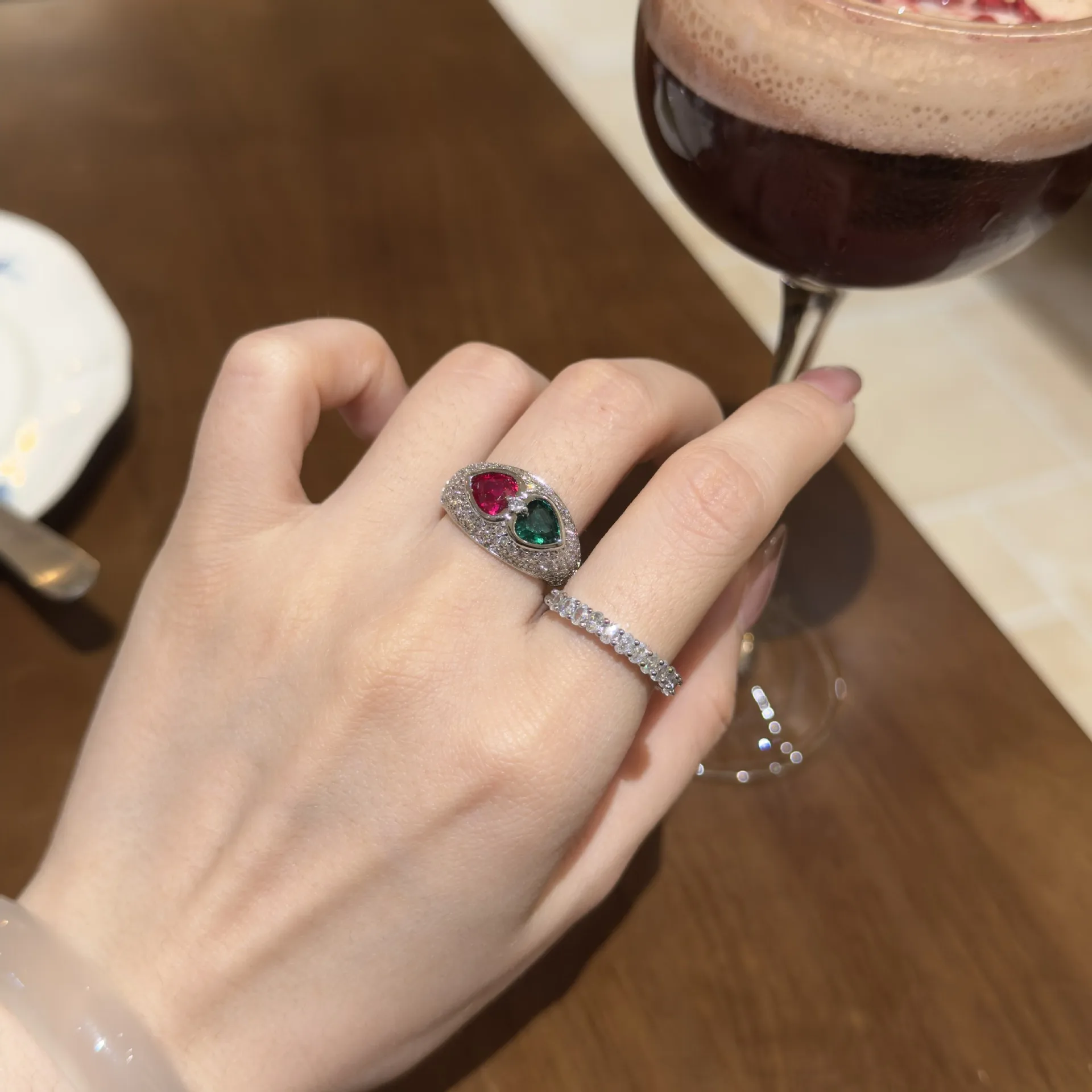 New in fashion trend inlaid full diamonds single row rings for women high-end texture red and green heart-shaped ring jewelry