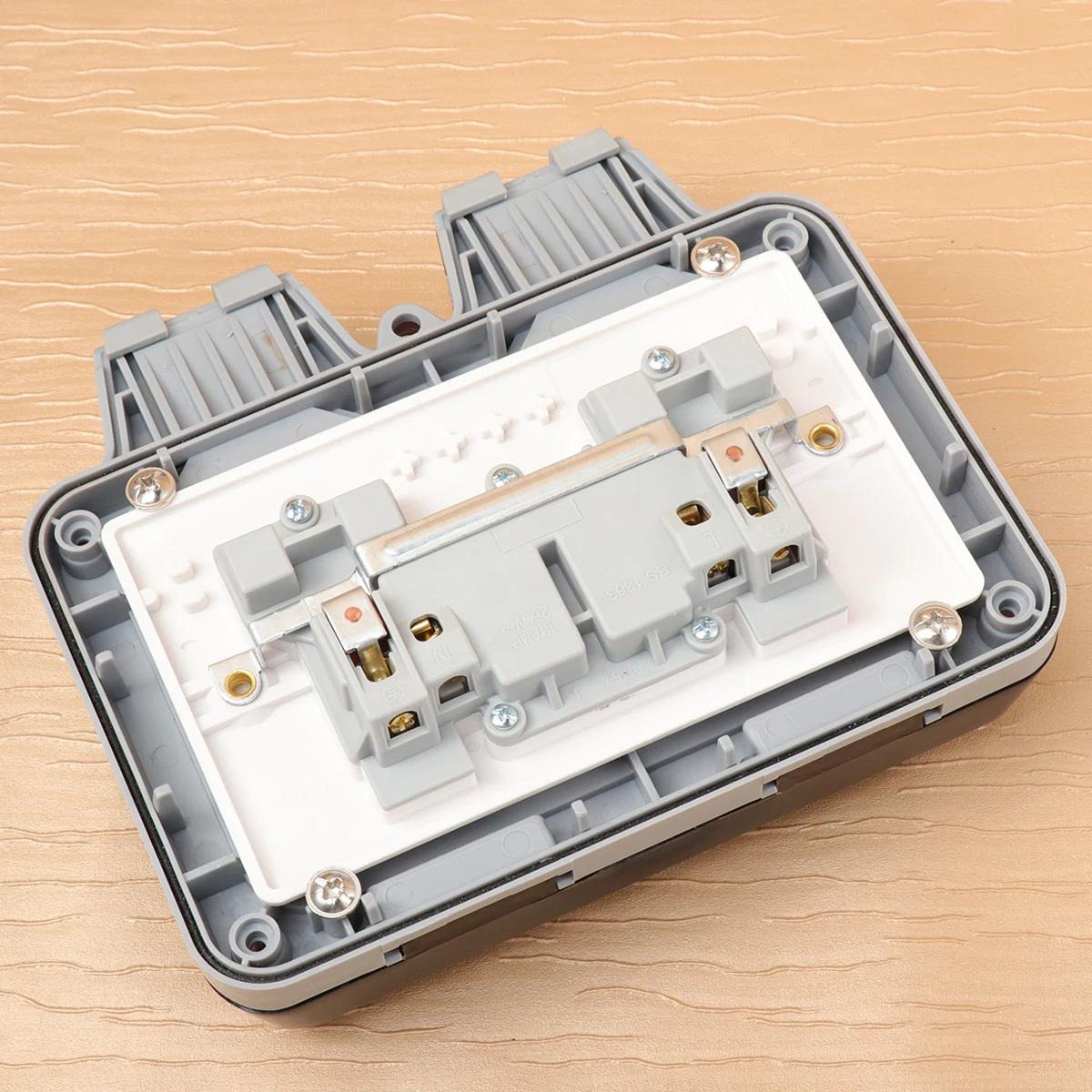 

2 Gang Double Switched Waterproof IP66 Outdoor Socket Outlet Dustproof Weather Resistant Electrical Garden Appliances