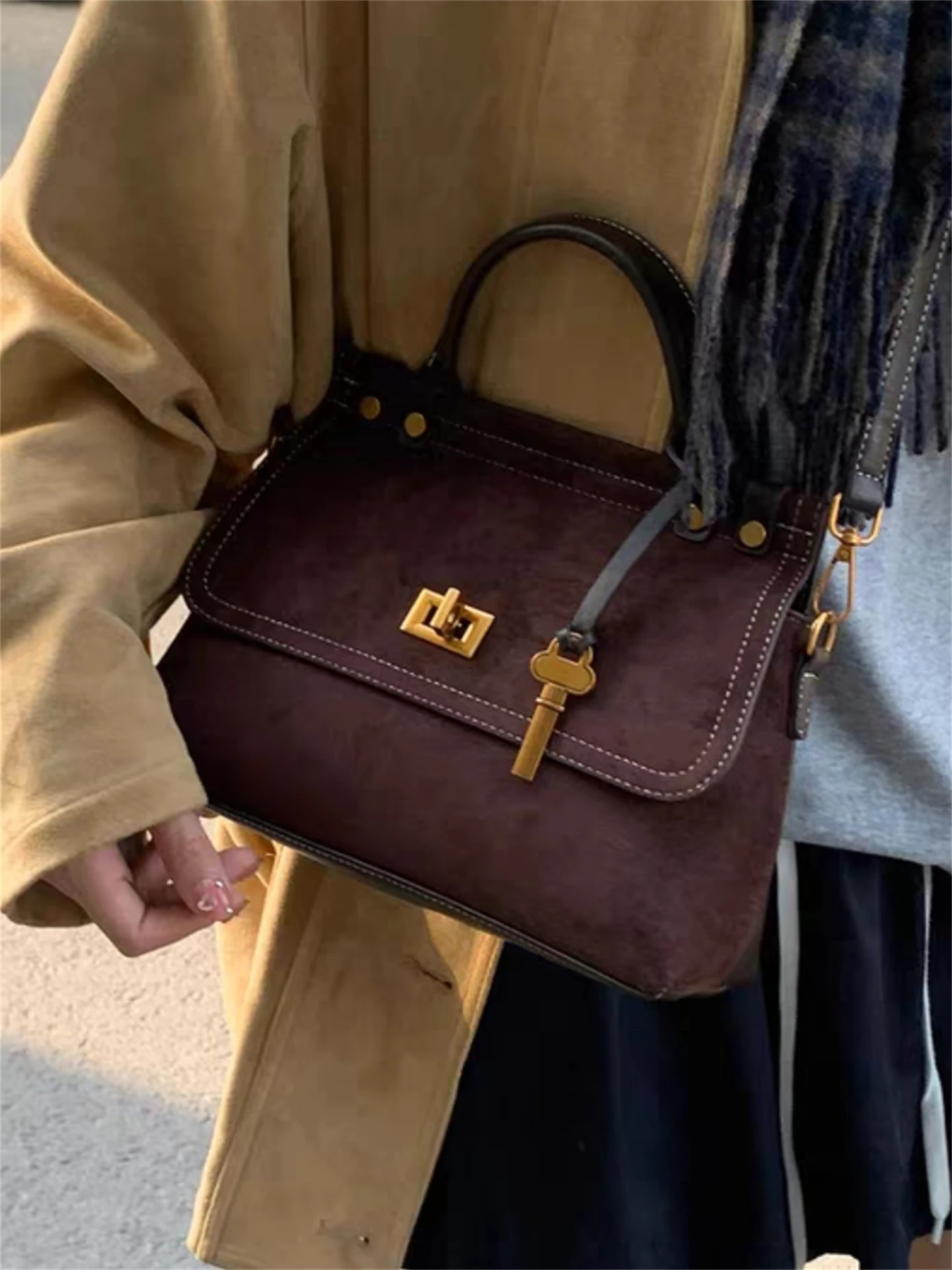 

Retro Suede Handbag Women's 2026 New Faion High-End Bag Versatile Large Capaci Platinum Bag Artistic Sle Square S...