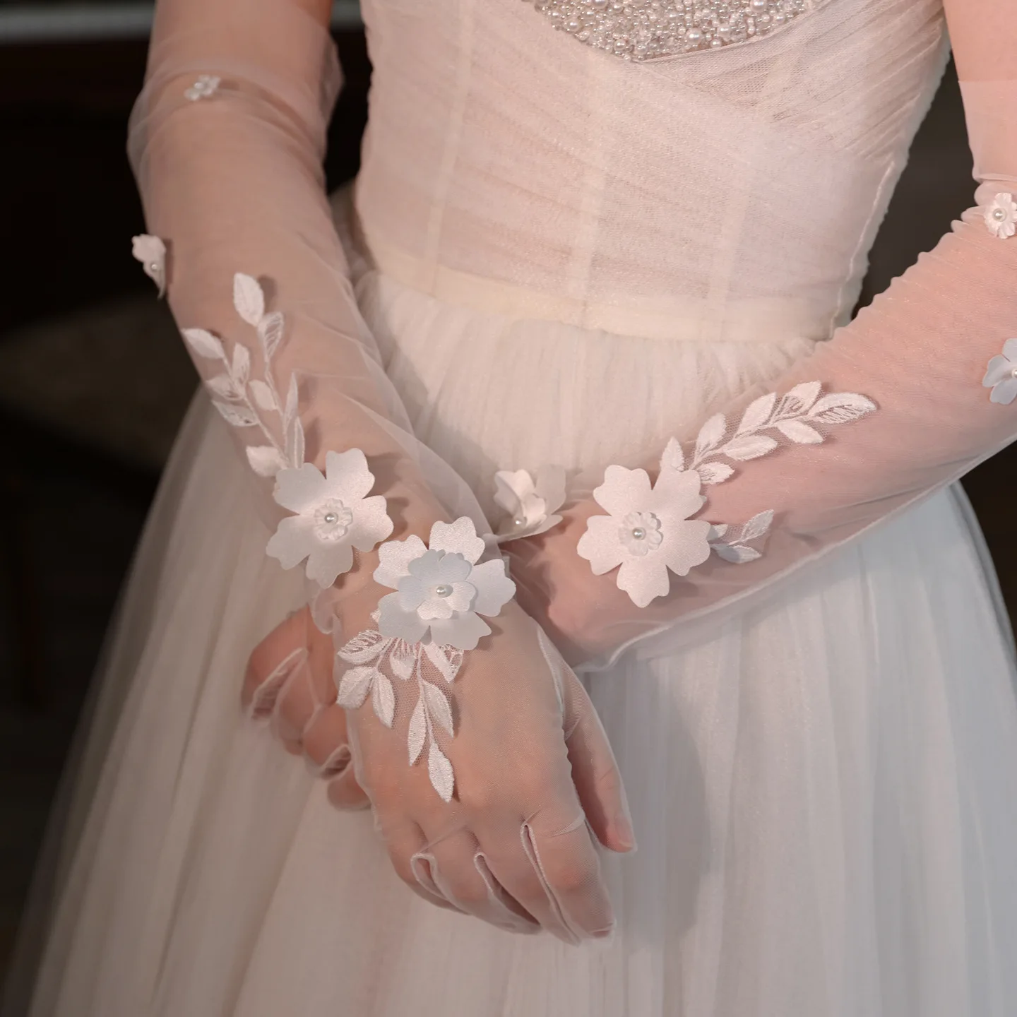 

L&P DQL Studio Bridal Gloves 2026 Latest Wedding Gloves Tulle with Handmade Flowers