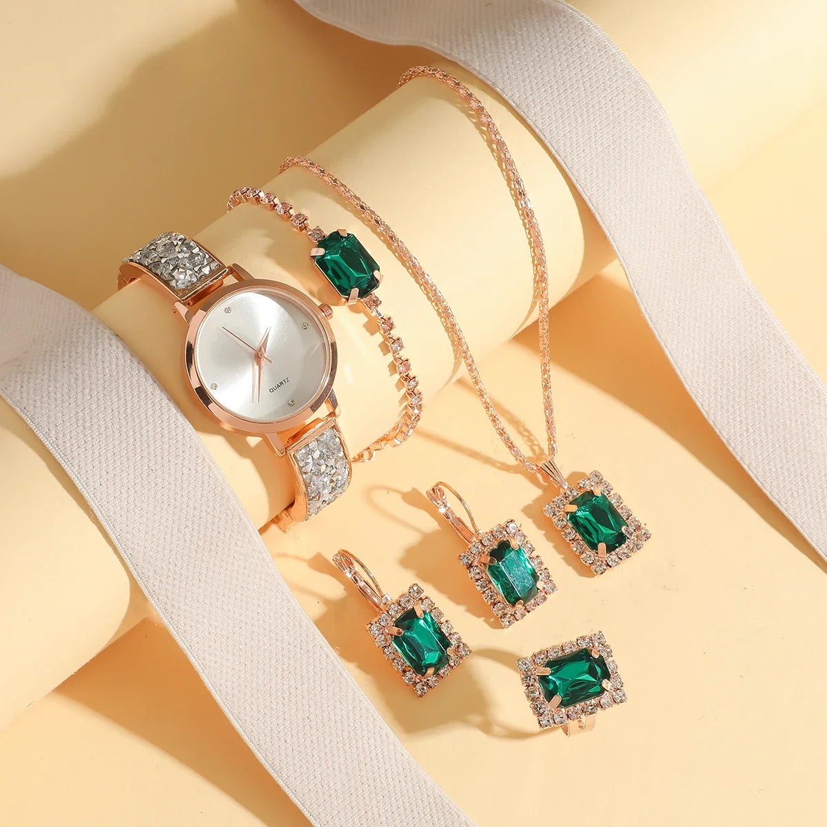 Fashionable and elegant diamond-studded watch for women, full-diamond strap for ladies' quartz watches, student bracelets.