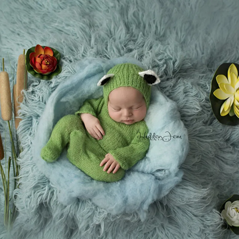 

2023 Newborn frog romper photography props,handmade mohair footed romper for baby photo shoot