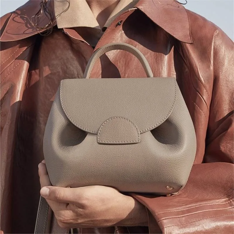 

New niche design, high-end feel, light luxury leather, versatile for commuting, top layer cowhide bag for women