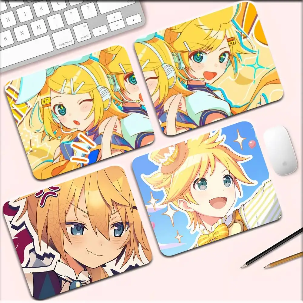 Ute Vocaloid Singer Rin And Len Mousepad Small LockEdge Mouse Pad For Gamers Computer Desk Pad Rectangular Anti-slip Rubber