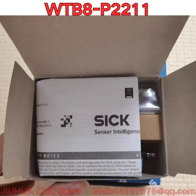 Brand new WTB8-P2211 photoelectric sensor