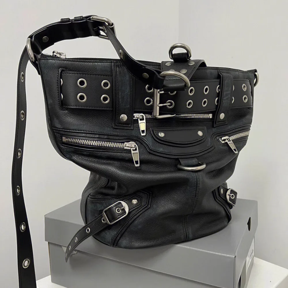 

Fashion High Street Vintage Handbag Ladies Rivet Bucket Shoulder Bag Women Large Capacity Casual Moto Biker Cool Crossbody Bag