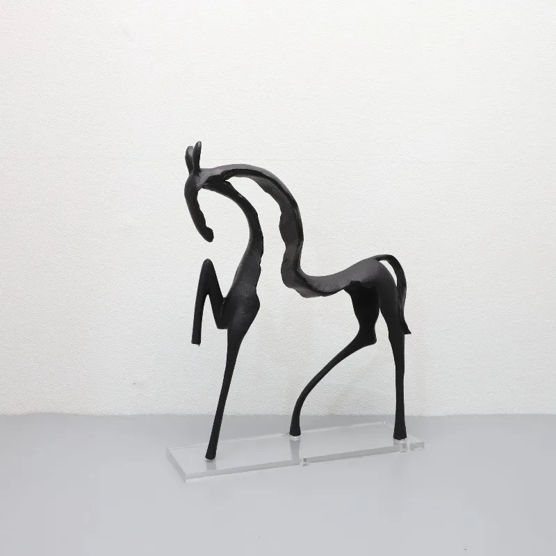 

New Chinese cast iron horse desktop art ornament living room study wine cabinet TV cabinet entrance coffee table home decoration
