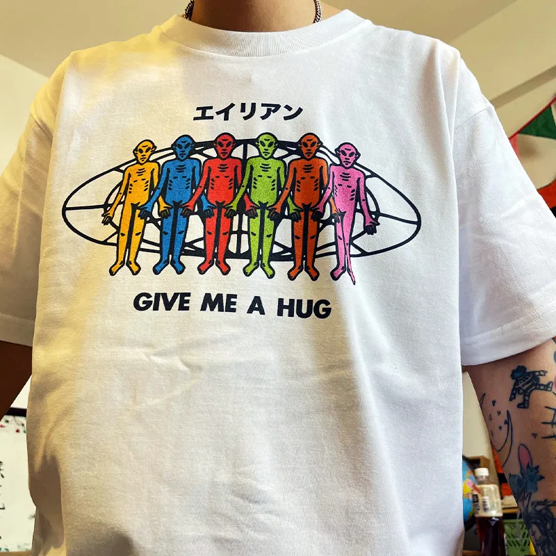 Give Me A Hug Funny Alien Printing Street Fashion Hip Hop T shirts Men Women White Loose Cotton Short Sleeve Aesthetic Tops Tees