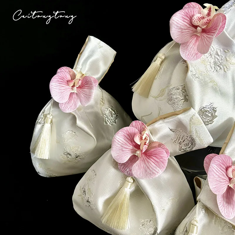 Flower Pendant Lunch Bag Cosmetic Bag New Chinese Style Handbag Tassel Knot Wrist Bag Small Item Pouch Cheongsam Accessories