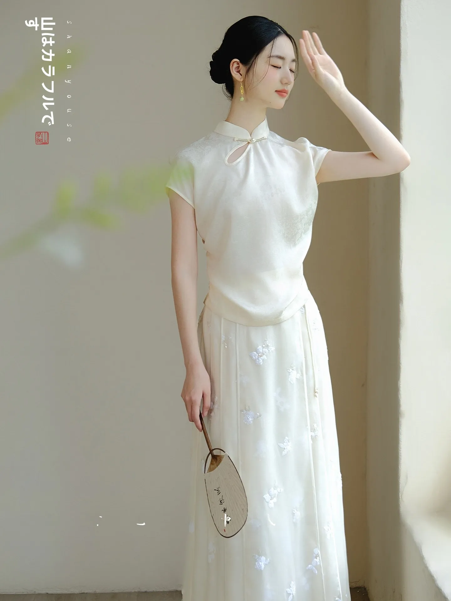 

Новая коллекция 2025: Весенне-летний женский топ с вышивкой в китайском национальном стиле, с коротким рукавом, приталенный, винтажный дизайн