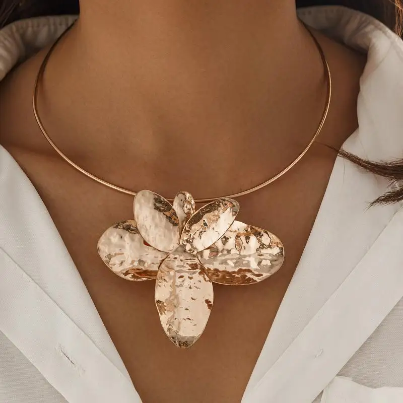 Yixin Simple Irregular Flower Mental Pendant Necklace For Women Gold Color Sliver Color Pendant Necklaces Wedding Party Jewelry