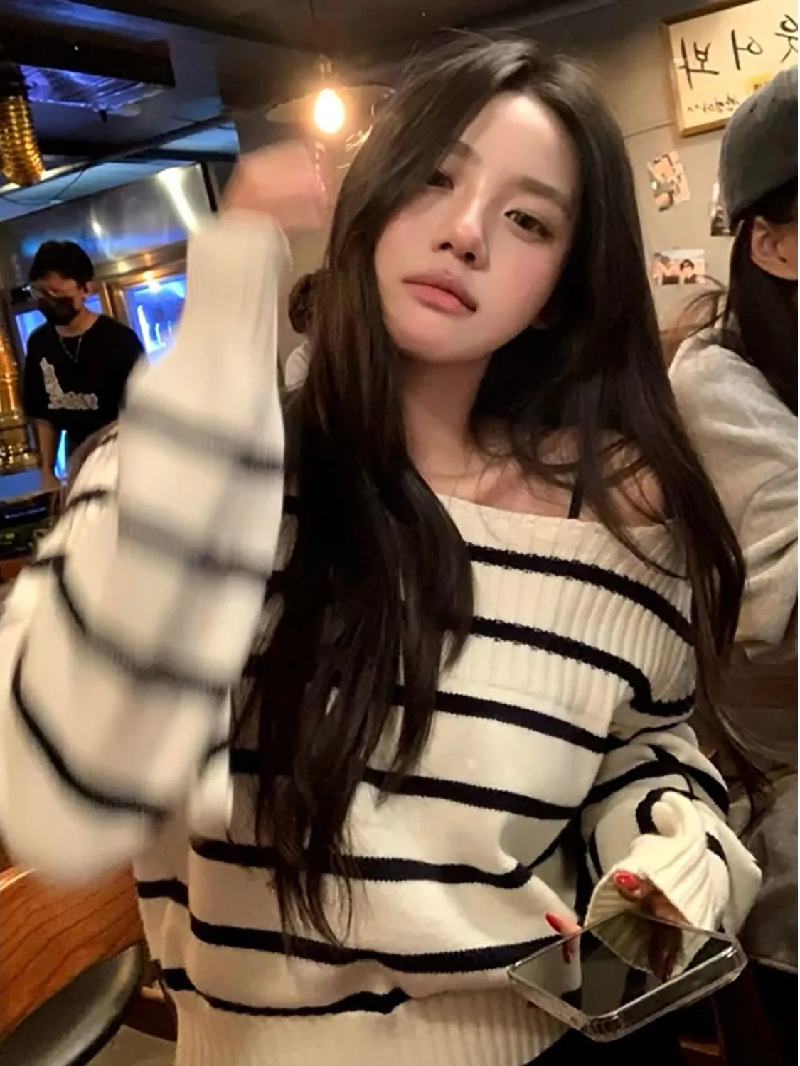 

Корейский полосатый свитер на одно плечо, наклонный вязаный свитер, женский осенний свитер 202, новинка Lazy Sle, высококачественный, с открытыми плечами...