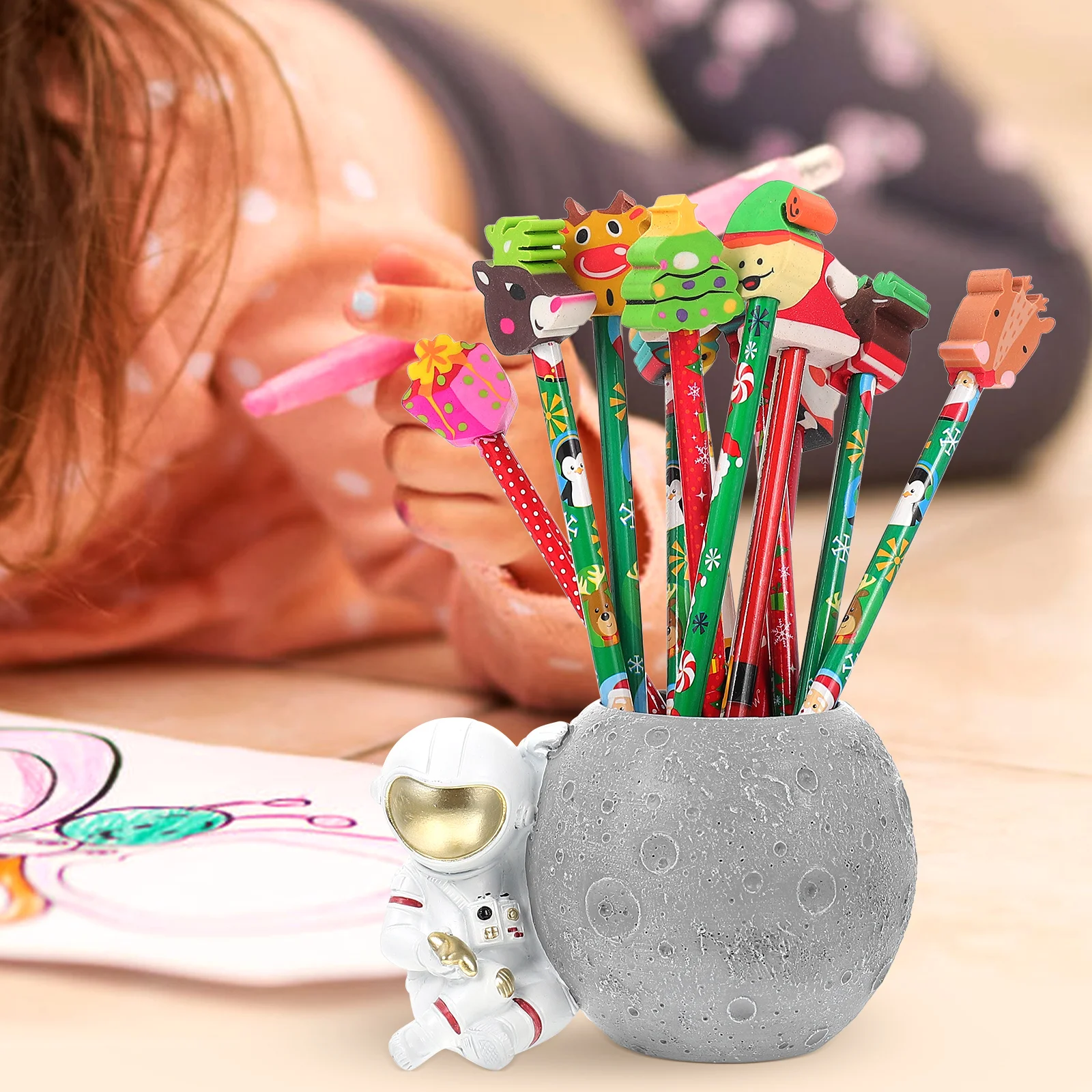 

Astronaut Pen Holder Pencil Cup Gray Resin Spacious Storage Kids Desk Accessories Makeup Brush Container Student Craft