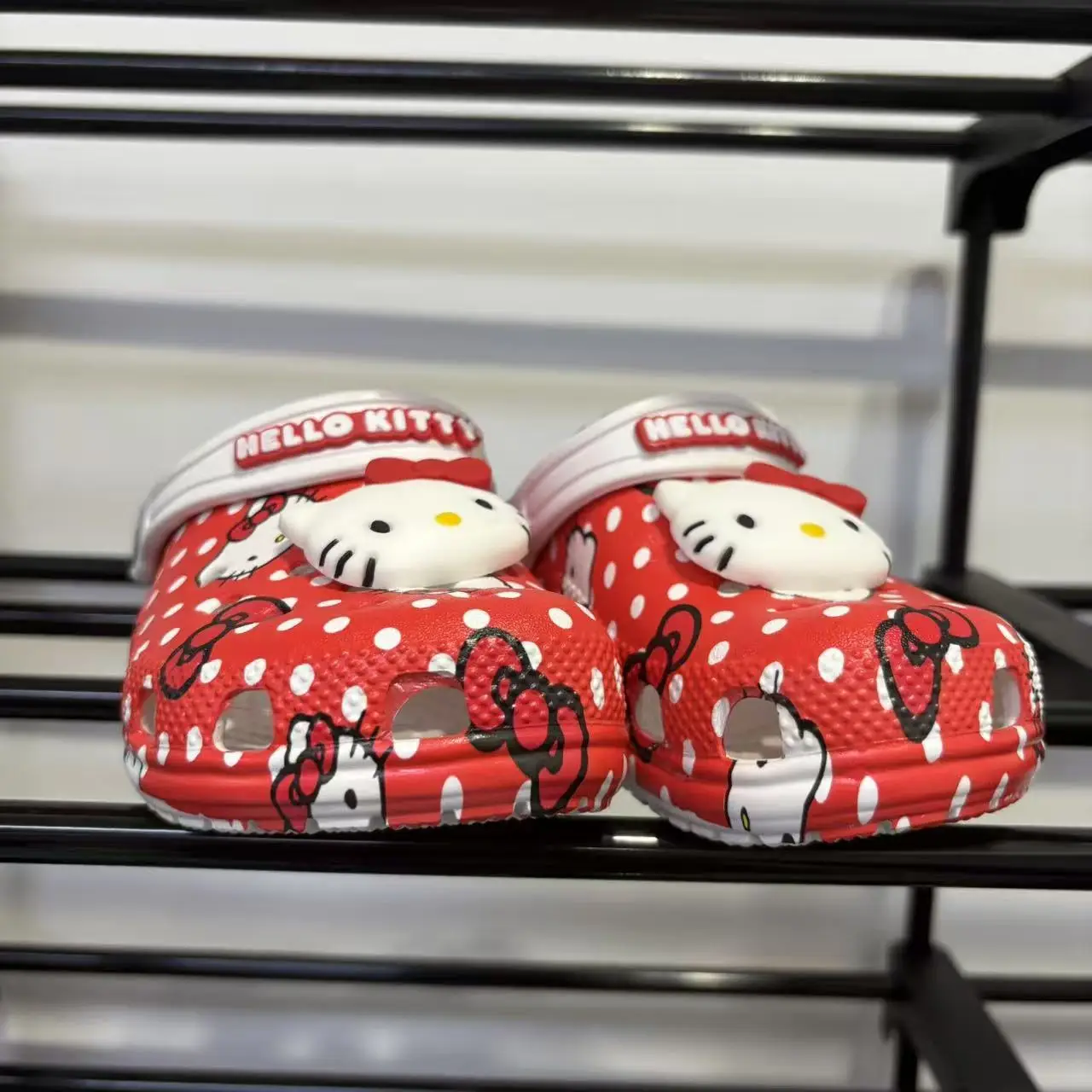 

2025 New Summer Parent-Child Hellokitty Hole Shoes Children's Cute Slippers Two Sandals Non-slip and Durable Beach Shoes Gift