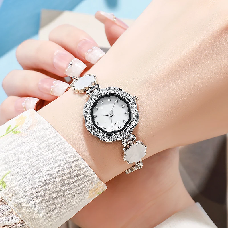Women's Diamond Studded Floral Quartz Watch Light Luxury Niche Style Creative Fashion Lady Wristwatch Ideal for Students