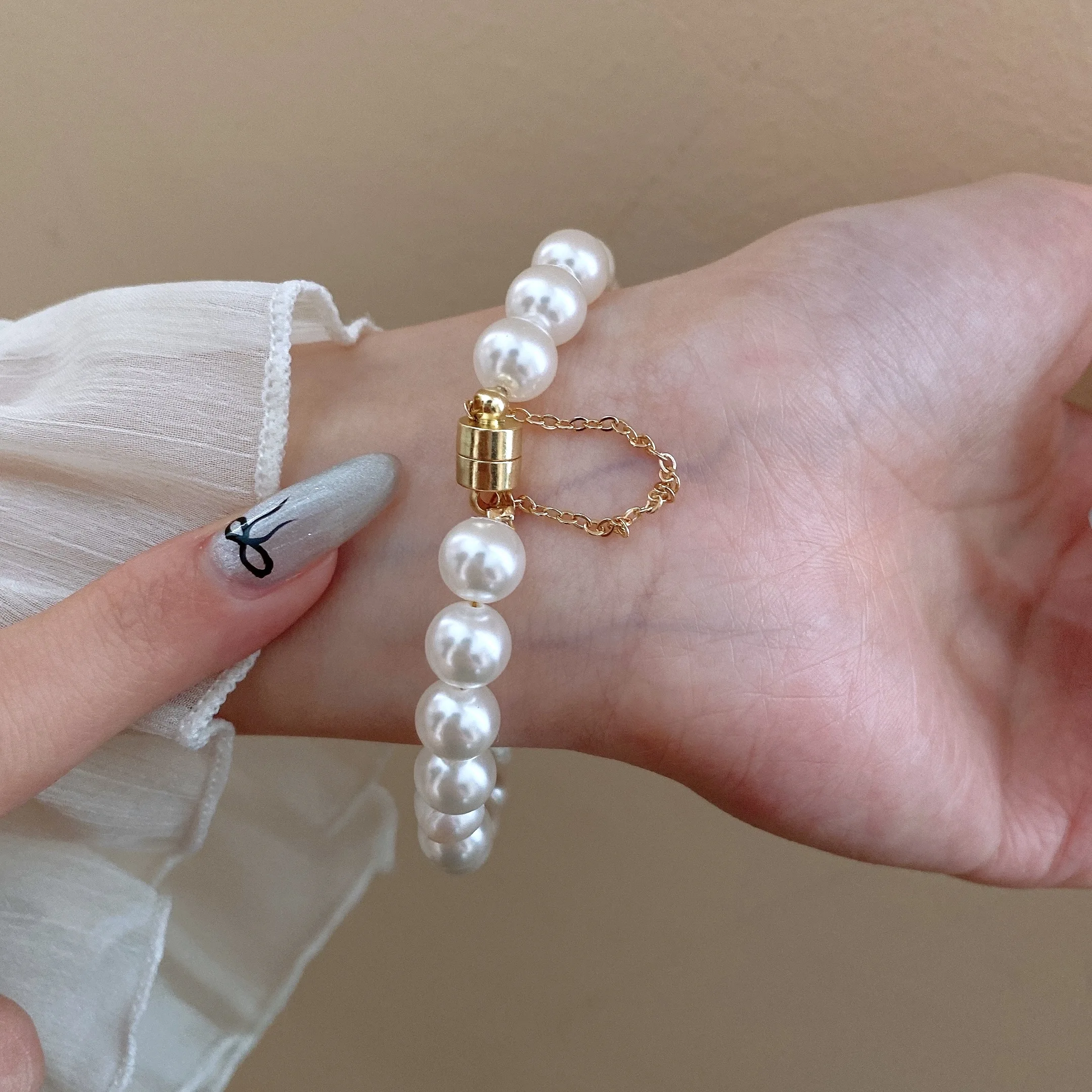 Elegant Imitation Pearl Bracelet For Women\'s Magnetic Buttons Creative Design Bracelets Wedding Daity Hand Jewelry Accessories K