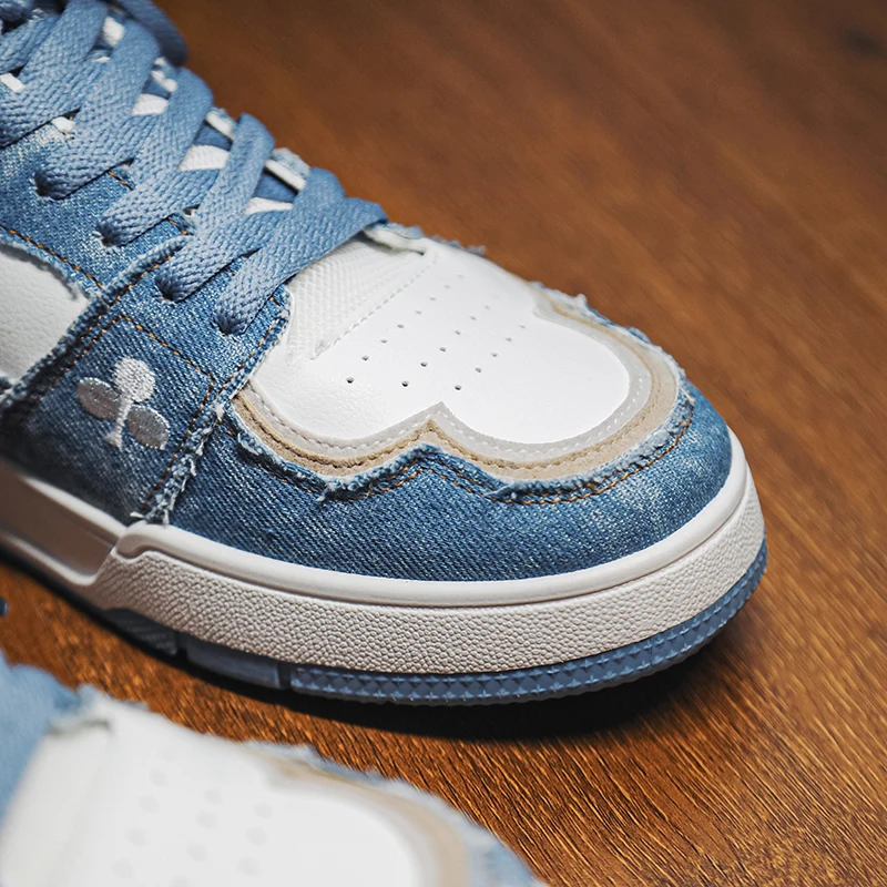 Wiosenne i jesienne nowe Denim wszechstronne lekkie spersonalizowane buty deskorolkowe codzienne sporty Outdoor 2024 nowe buty męskie