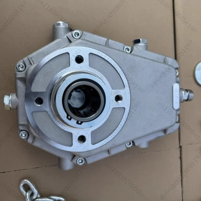 Special quick disassembly and assembly for tractor rear power output shaft grader