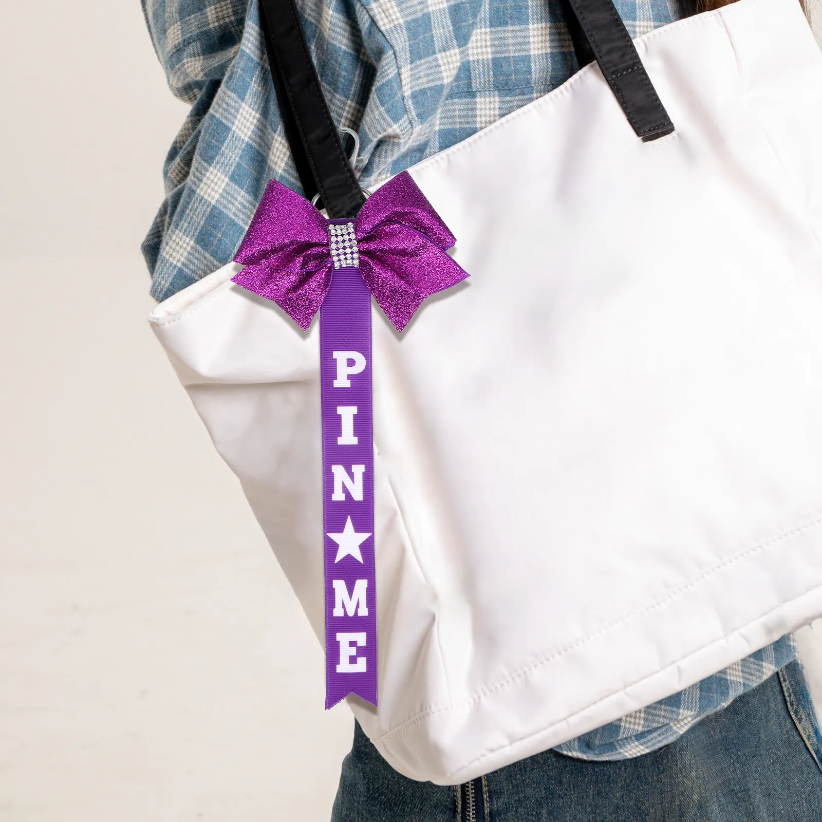 2Pcs Pin Me Cheer Keychain Bow Design Rhinestone Sparkle Bow Keychain for Cheerleader Bag Backpack Purse Decoration Cute Charm