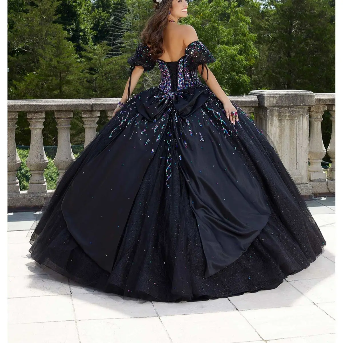 Quinceanera vestido bola Bandeau com mangas destacáveis queimado, lantejoulas azul-violeta, noivado clássico, preto