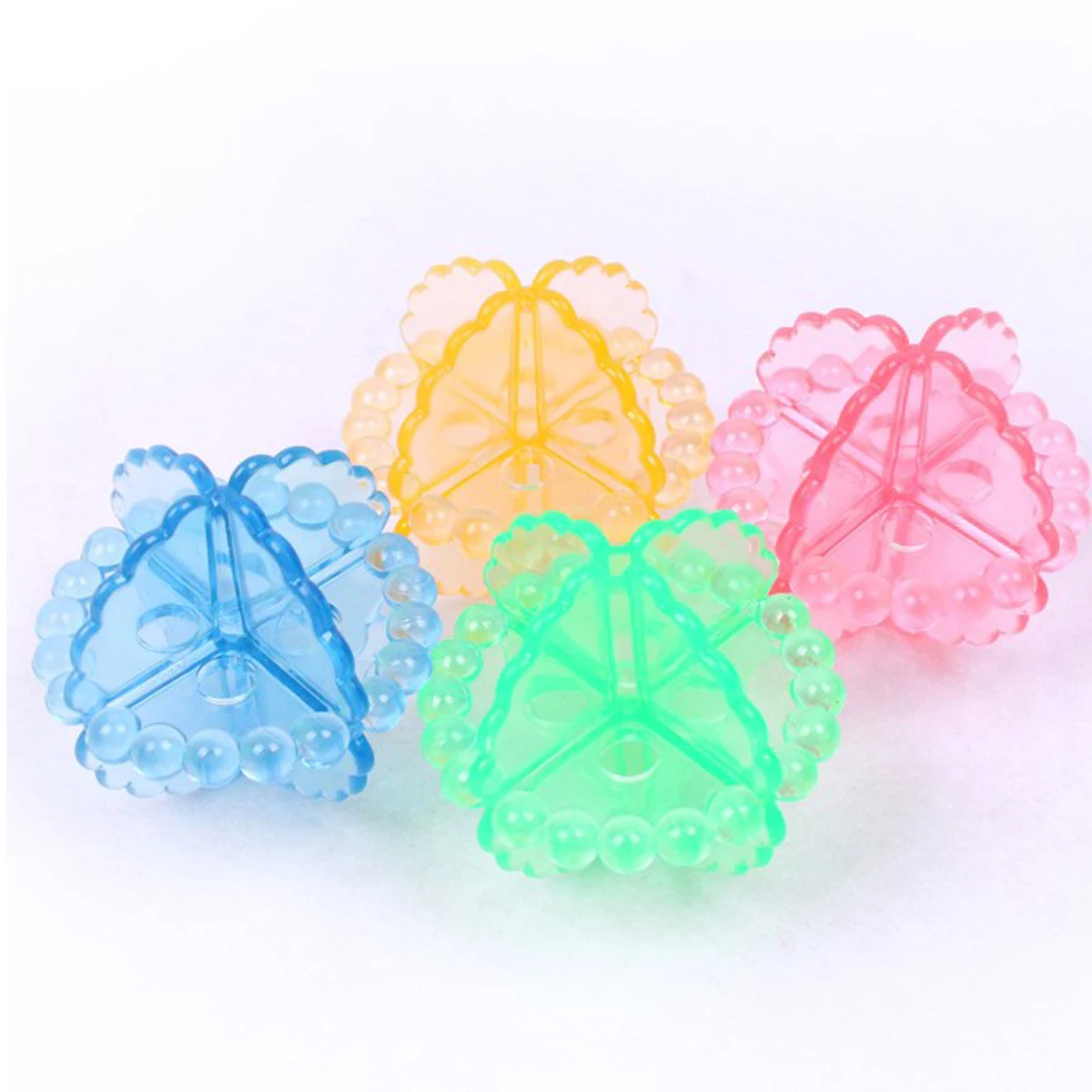 

4Pcs Durable Plastic Laundry Balls Random Color Soften Fabrics Prevent Twisting Tangled Safe Easy Effective Washing Reusable
