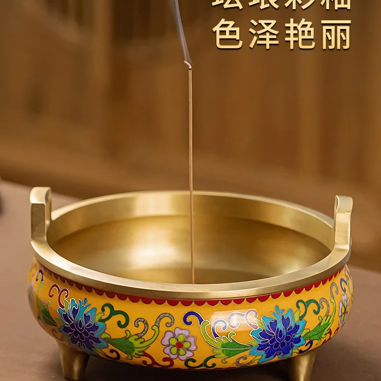 Bronze incense burners burn incense to offer to Buddhas, Bodhisattvas, Buddhist halls, temple tables, ornaments