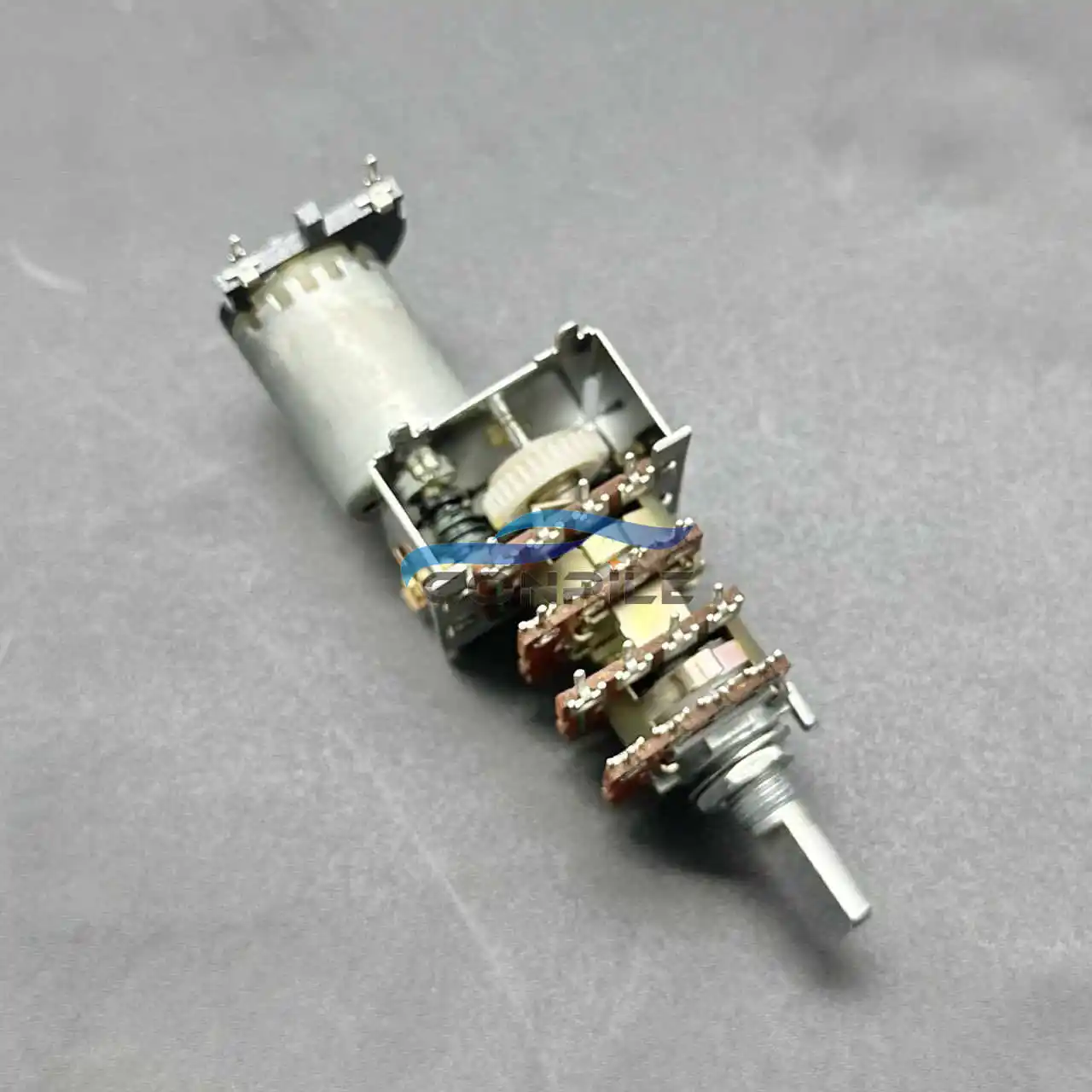1 adet Motor potansiyometre 4 B50K * 4 harman kardon amplifikatör potansiyometre 16 ayak