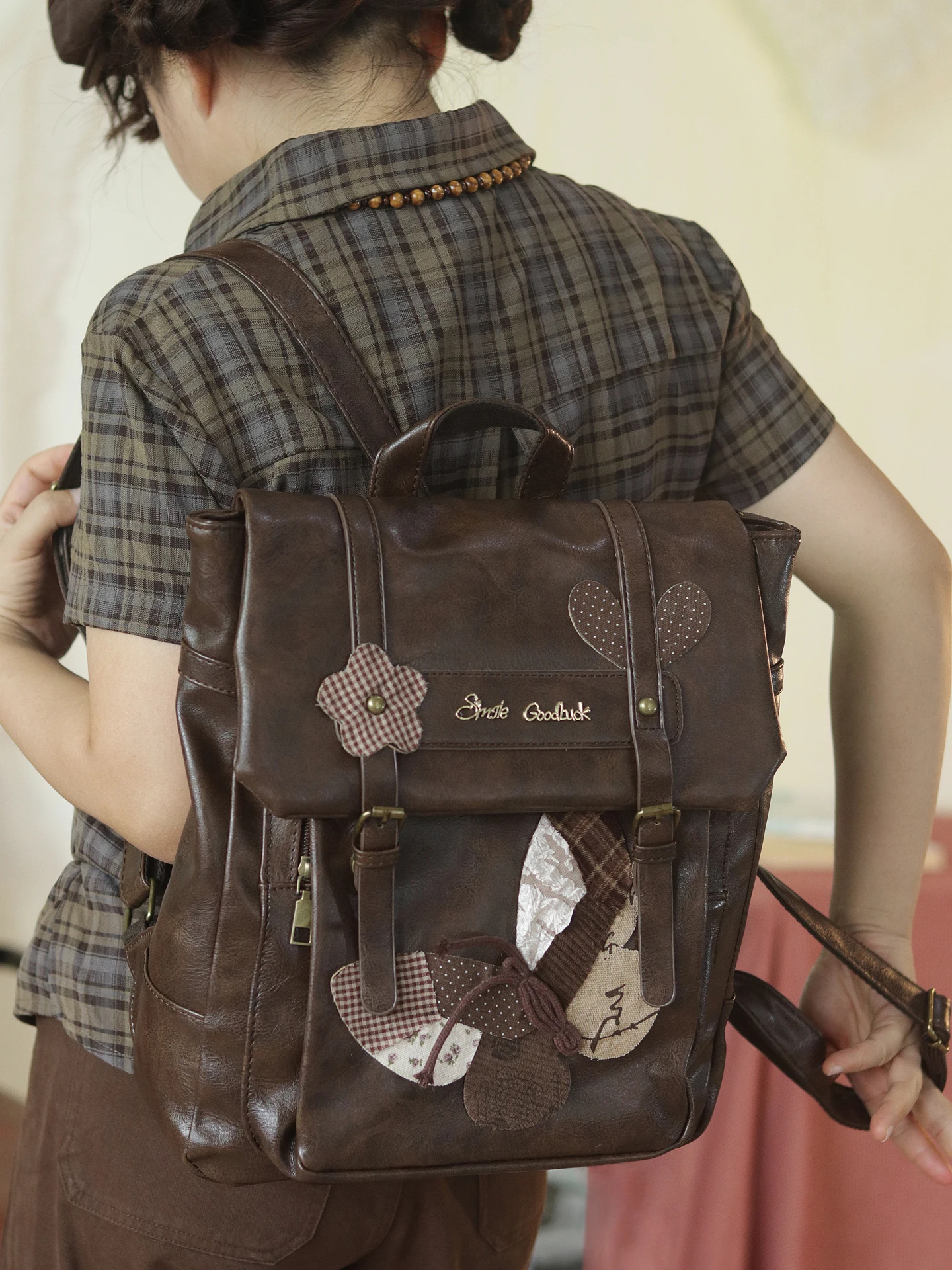 

Женский рюкзак 2025, новый ретро рюкзак большой вместимости, клетчатый лоскутный кожаный рюкзак с цветочным принтом, дорожная сумка, рюкзак в студенческом стиле