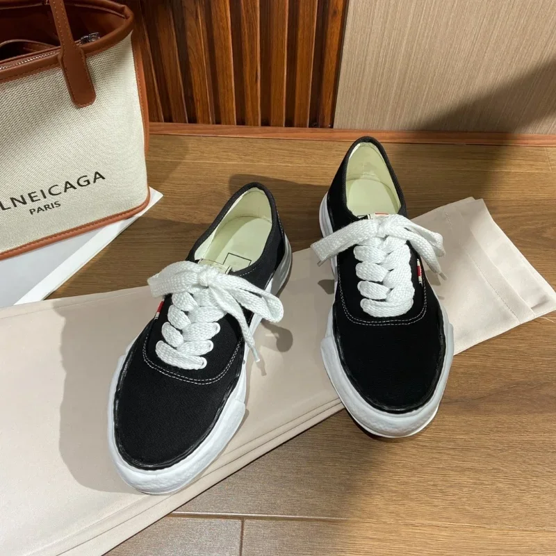 `High end customized fashionable multifunctional irregular design, anti slip and wear-resistant thick soled couple shoes